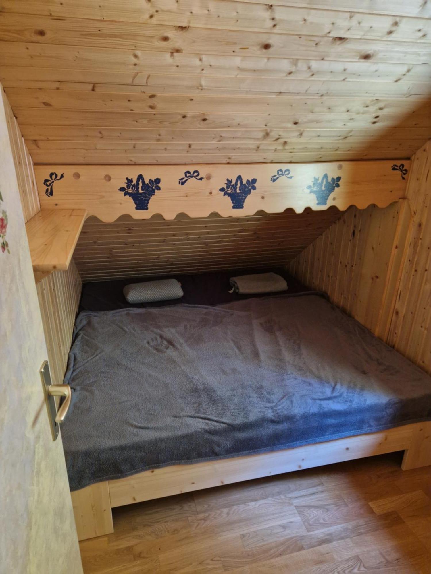 Koca V Gozdu, Forest House Near Apartment Bled